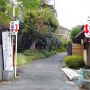 妙本寺総門横